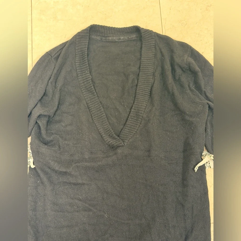 lululemon athletica Midnight V-Neck Sweater - Vintage Cashmere - Picture 4 of 11